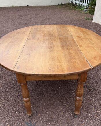 Scrubbed Pine Oval Table